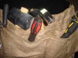 DIY ζώνη εργαλείων με λινάτσα