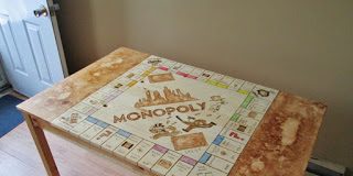 DIY βάση για Monopoly πάνω σε ένα τραπέζι