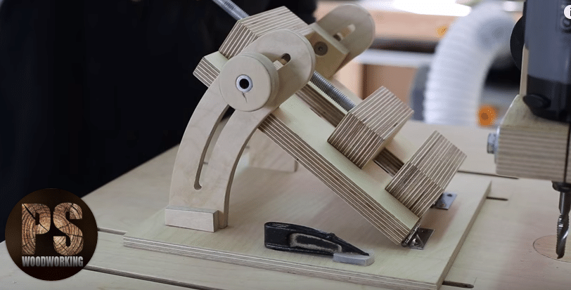 DIY επιτραπέζια ξύλινη μέγγενη με ρυθμιζόμενη γωνία
