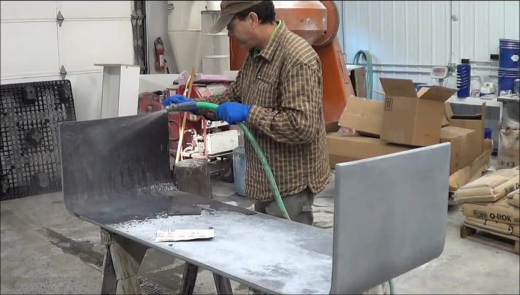 DIY κυρτό τσιμεντένιο τραπέζι