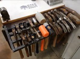 DIY θήκη για σφυριά με χτυπητά πριτσίνια