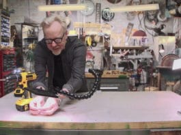 DIY σπαστή λάμπα εργασίας από τον Adam Savage