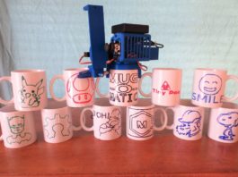 DIY συσκευή που κάνει σχέδια σε κούπες μηχάνημα που σχεδιάζει αυτόματα κούπες